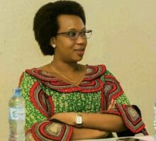 «La participation des coopératives est un pas important vers la régulation des exportations d'avocats du pays », avoue Ferdinand Habimana, vice-Président du conseil d’administration de Green Gold Burundi. Il signale que son entreprise est en train de travailler à ce que les avocats puissent arriver à la destination finale avec une étiquette du Burundi. Ce qui permettra d’augmenter les revenus des producteurs. En effet, explique-t-il, aujourd’hui, les 70 cent que les agriculteurs gagnent pour un kilo d'avocats sont encore trop peu lorsque les exportateurs obtiennent entre 3 et 5 dollars pour la même quantité sur les marchés internationaux. Il signale d’ailleurs que le combat de Green Gold Burundi commence à donner des résultats. D’après lui, les paiements en devise forte sont désormais versés sur les comptes bancaires des coopératives d'agriculteurs qui paient directement leurs membres presque dès le départ pour l’embarquement de leurs productions.