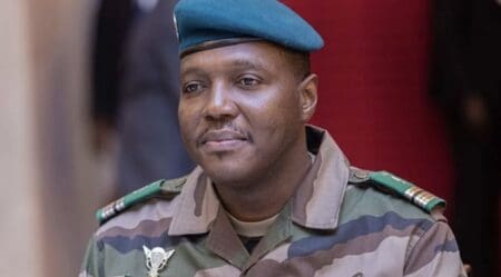 Au Mali, le général de division Abdoulaye Maïga a été nommé Premier ministre ce 21 novembre 2024, a annoncé le ministre Secrétaire général de la présidence, Alfousseyni Diawara, via un communiqué lu sur la radiotélévision du pays (ORTM). Un autre décret présidentiel lu la veille avait mis un terme aux fonctions de Choguel Maïga et à celles de tous les membres du gouvernement.