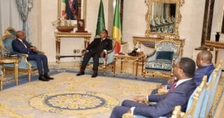 Kinshasa-Brazzaville | Et revoilà le projet du pont sur le fleuve Congo ! Les travaux du projet de pont route-rail de 1.575 m pour relier les villes de Kinshasa et de Brazzaville devraient démarrer en 2025, a annoncé le ministre d’Etat des Infrastructures et Travaux publics de la République démocratique du Congo, Alexis Gisaro, à la sortie d’une audience avec le Président Denis Sassou N’Guesso de la République du Congo. Nous avons donné des instructions pour qu’à partir de janvier, un chronogramme très clair soit déployé, et nous allons assurer véritablement le suivi.