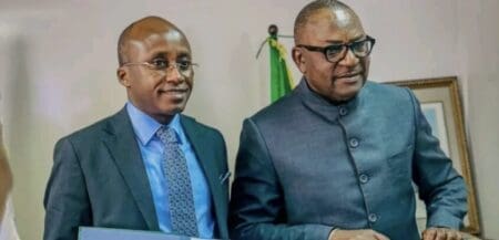 Cet accord vise à «établir un cadre de consultation, de collaboration, et d'échanges d'informations et de données entre les deux parties», souligne la Douane camerounaise dans un communiqué. Il vise spécifiquement à accompagner les chargeurs dans les procédures et d’opérations de transit douanier sur le territoire camerounais, à contribuer à la réduction des coûts et des délais de passage des marchandises.