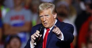 Et la première mesure de Trump est claire : «La première chose que je ferai si je suis élu c'est mettre hors d'état de nuire tous [l]es gangs et je prendrai des mesures pour dédommager les victimes de ces gangs», avait-il annoncé lors d’une conférence de presse le 29 octobre. En 2011, derniers chiffres officiels, le FBI, la police américaine, décomptait 33.000 gangs dans le pays et 1,4 million de membres.