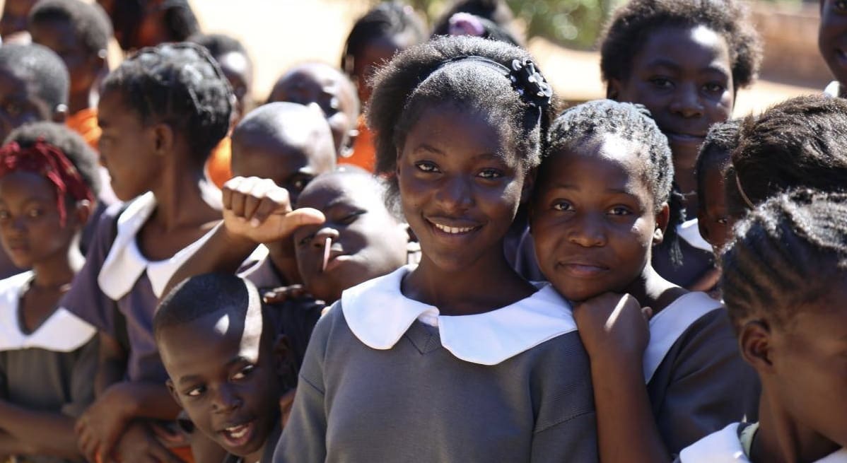 Capital humain | Investir dans la réussite des adolescentes en Afrique exige une approche ciblée (Rapport Banque mondiale) « Notre analyse révèle l’énorme potentiel économique qui est en jeu. Lorsque nous investissons dans la santé, l’éducation et les perspectives économiques des adolescentes, nous façonnons non seulement leur avenir, mais aussi la trajectoire de communautés et d’économies entières », souligne Kehinde Ajayi, Senior Fellow et directrice du programme d’égalité des sexes et d’inclusion du Global Development, coéditrice du rapport.