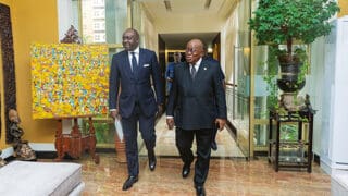 Un leadership décisif, une expertise technique et une volonté politique forte ont été cruciaux. Dans le cas du Ghana, le Président, Nana Akufo-Addo, a joué un rôle central dans la restructuration - il s'est constamment tenu au courant du processus et a veillé à ce que son gouvernement soit en mesure de réagir rapidement à une situation en évolution rapide. Sans les priorités, la concentration et le leadership du Président, la restructuration de la dette du Ghana aurait pris beaucoup plus de temps. Le Chef de l’Etat a également joué un rôle diplomatique essentiel en veillant à ce que son pays reste en communication régulière avec ses créanciers officiels, en particulier la France et la Chine, ainsi qu'avec le Club de Paris et d'autres institutions ﬁnancières internationales.