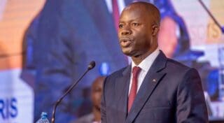 L’une des filiales de son groupe, Nioko Resources Corporation, veut prendre le contrôle de la société britannique Hummingbird Resources. Si ce projet se concrétise, la holding du banquier burkinabè mettrait la main sur les mines d’or Yanfolila au Mali et Kouroussa en Guinée.