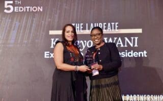 La promotion de l’égalité femmes-hommes dans les instances de décision est un enjeu stratégique pour le développement des économies africaines. Ce prix valorise l’excellence en matière de leadership féminin, en récompensant une dirigeante ayant marqué son secteur par un impact significatif. 