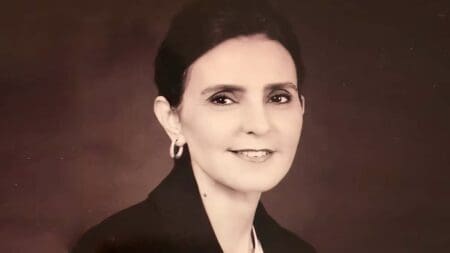 Maroc | Naziha Belkeziz, prochaine PDG du groupe bancaire BCP Naziha Belkeziz occupe actuellement le poste de Directrice générale chargée des risques de la BCP. Elle dispose d’une expérience de plus de 30 ans dans les métiers de la Banque, de la Finance et de la Gouvernance, notamment au sein du Groupe Attijariwafa bank où elle a occupé plusieurs postes stratégiques ou encore en tant que consultante en gouvernance. Elle sera ainsi la première femme à occuper le fauteuil de PDG d’une banque au Maroc.