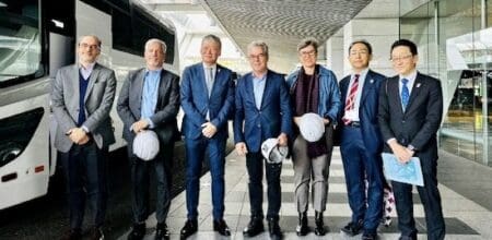 Lors de cette cérémonie, le président d'ApexBrasil, Jorge Viana, a reçu les clés du pavillon brésilien à l'Exposition universelle de 2025, à Osaka, au Japon. A cette occasion, deux trottoirs construits par le gouvernement japonais avec des ressources brésiliennes ont été livrés à la structure de base pour soutenir la présence du Brésil à l'exposition universelle.