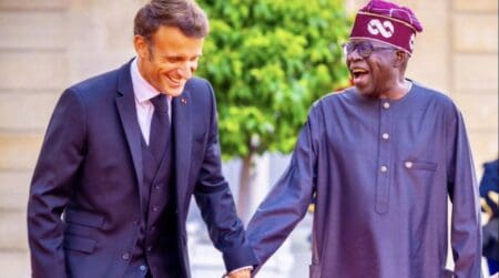 "Nous avons une politique de porte ouverte et nous voulons que vos investisseurs en profitent", expliquait récemment M. Tinubu sans cacher les ambitions très économiques de ce voyage. Dès son élection en 2017, le président français, partisan d'un "renouveau" entre Paris et le continent africain, avait entrepris de voyager hors de la zone d'influence traditionnelle française, au Nigeria (2018), en Ethiopie (2019) ou en Afrique du Sud (2021), tout en continuant à sillonner les anciennes colonies, notamment le Sahel, où son armée était engagée dans la lutte anti-jihadiste.