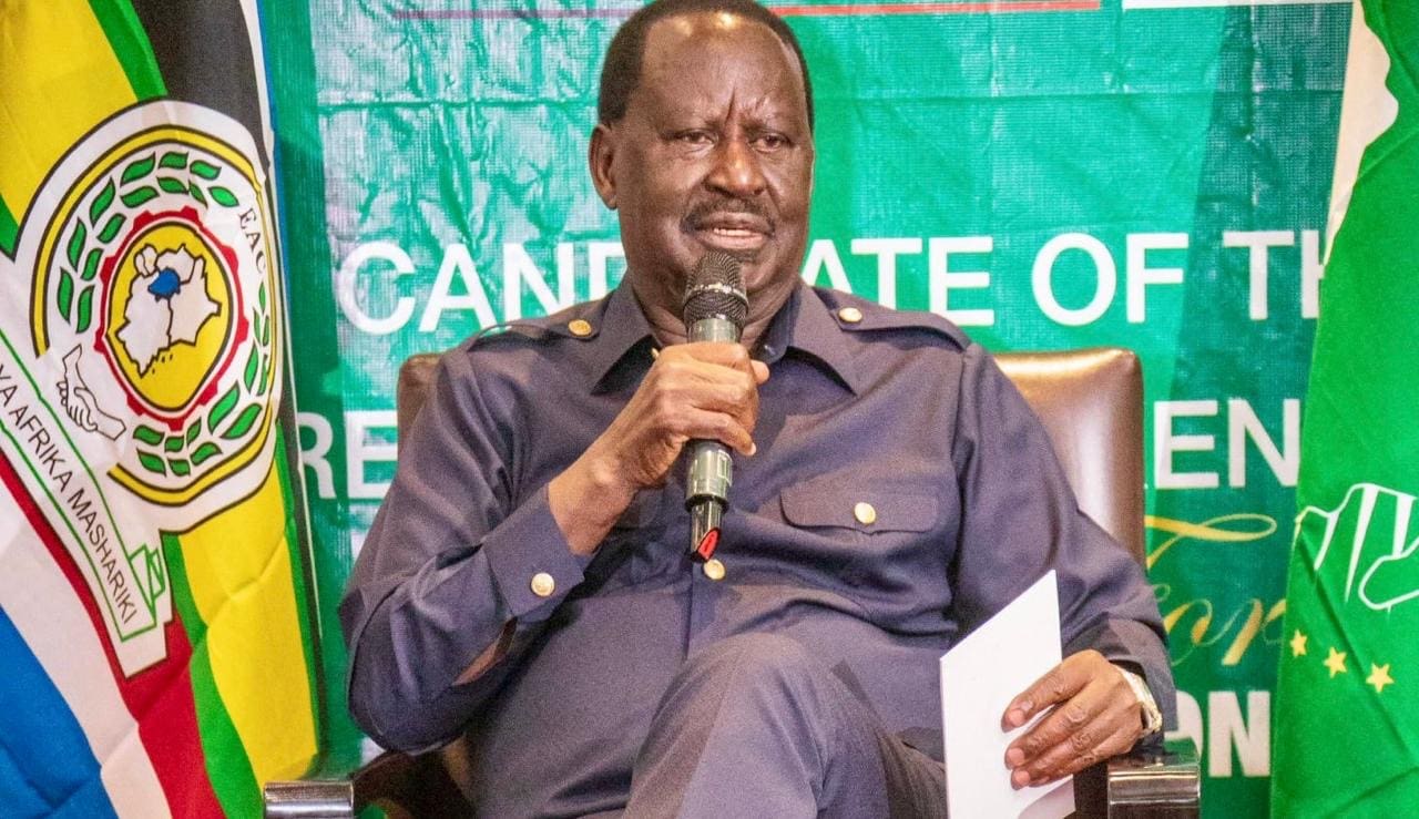 Retour fracassant au Bureau ovale | Raila Odinga, candidat pour la présidence de la Commission de l’Union africaine : l’Afrique « a d’autres amis » si Trump ne veut pas travailler avec le continent "Je ne peux préjuger de rien, je veux qu'il s'exprime sur l'Afrique", a affirmé M. Odinga lors d'un entretien accordé à l'AFP dans la capitale éthiopienne Addis Abeba, siège de l'UA. Si Donald Trump, vainqueur cette semaine de la présidentielle américaine, veut travailler en "tant qu'ami de l'Afrique, nous lui souhaitons la bienvenue. S'il ne veut pas travailler avec l'Afrique, l'Afrique a d'autres amis.