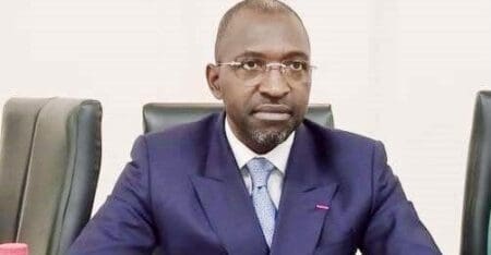 Dans le cadre de la gestion active de sa dette, il a ainsi émis de nouveaux titres afin de lever les financements nécessaires au remboursement de tranches échues. Mais, au sortir de cette opération, Yaoundé n’a pu obtenir que quatre milliards de francs CFA, ce qui l’a obligé à recourir à ses fonds propres pour au moins 10 milliards, afin de maintenir la qualité de sa signature. C’est le directeur de la Trésorerie au ministère des Finances, Samuel Tela qui a révélé cette information dans son intervention au cours de la «Finance Week», l’événement qui a rassemblé le 27 novembre dernier, la fine fleur de la finance de la zone Cemac (Cameroun, Congo, Gabon, Guinée équatoriale, Tchad et RCA) à Yaoundé, autour du thème «marché domestique des capitaux : un levier de croissance économique.»