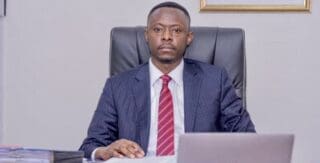 Présenté par le ministre des Ressources hydrauliques et de l’Electricité, Teddy Lwamba, ce plan baptisé «Compact Energétique National», a été présenté la semaine dernière en Conseil des ministres (ndlr : vendredi 8 novembre). L’objectif est de tripler le taux d’accès à l’électricité en passant de 21,5% actuellement à 62,5% d’ici 2030 !