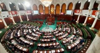 Ce prêt, conclu le 25 novembre 2024, s’élève à 500 millions de dollars US, soit environ 1,58 milliard de dinars tunisiens. Il complète celui du 13 avril 2022 d’un montant de 700 millions de dollars US accordé par la même banque panafricaine. C’est un prêt consenti à un taux d’intérêt annuel fixe de 5,51% et devra être remboursé sur une période de cinq ans, dont une année de grâce.