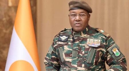 "Je tiens à rassurer tous les Nigériens, et au-delà, tous nos compatriotes de la Confédération AES, que la sortie de la CEDEAO ne provoquera pas de chaos dans nos pays et pour leurs citoyens", a affirmé le chef de l'État nigérien dans un message adressé à la nation, à l'occasion du 66e anniversaire de la proclamation de la République du Niger, célébré le 18 décembre.