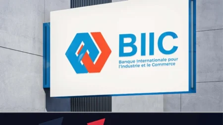 La privatisation partielle de la BIIC est la deuxième OPV que Cotonou lance en trois mois après l’introduction en Bourse de la Loterie nationale du Bénin (LNB). Selon le schéma annoncé par le ministère des Finances, l’Etat cédera entre 30,4% et 40% des parts qu’il détient dans le tour de table de la BIIC, soit de 17,56 à 23,1 millions d’actions. Le prix de vente est fixé à 5.250 FCFA par action.