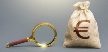 Ce nouveau plan d’action, devant être lancé en ligne, a pour objectif d’offrir un cadre permettant aux pays africains de renforcer leurs systèmes de détection et de prévention du blanchiment d’argent et des flux financiers illicites. Il va souligner l’importance de la coopération entre la Banque, les Etats membres de la région et les partenaires au développement dans la lutte contre la criminalité financière.