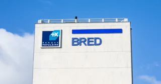 Cette opération emblématique - la plus importante acquisition réalisée à ce jour par une banque française en Afrique sub-saharienne - marque le retour d’un groupe bancaire européen de premier plan dans le secteur de la banque en Afrique. 