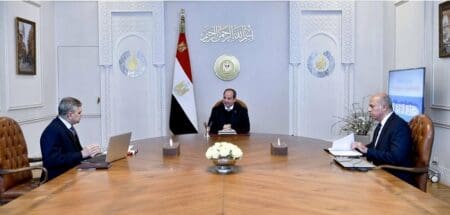 Les rebelles Houthis ont mené, depuis novembre 2023, une centaine d’attaques contre des navires traversant la mer Rouge en «solidarité» avec la Bande de Gaza, où la guerre oppose Israël au Hamas depuis le 8 octobre 2023.
