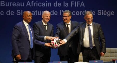 Signé par MM. Aziz Akhannouch, chef du gouvernement, Gianni Infantino, président de la FIFA, et Fouzi Lekjaa, président de la Fédération royale marocaine de football (FRMF), l'accord de siège du Bureau Afrique de la Fédération internationale de football au Maroc s’inscrit dans le cadre du rôle de la FIFA dans le développement et la promotion du football tout en considérant l’impact universel, éducatif et culturel de la discipline.