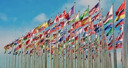 Après l'attaque sans précédent du Hamas en territoire israélien le 7 octobre 2023, Israël a poursuivi son offensive militaire contre le mouvement islamiste palestinien dans la bande de Gaza, éliminant plusieurs de ses hauts responsables, et le conflit s'est étendu au Liban contre le Hezbollah, allié du Hamas.
