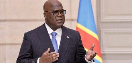 «Nous sommes à votre service. Si vous voulez changer la constitution, nous allons la changer. Si vous voulez la modifier, nous allons la modifier. Si vous voulez la garder telle quelle, nous allons la garder telle quelle», a indiqué Félix Tshisekedi, réaffirmant sa décision de nommer l’année prochaine une commission multisectorielle chargée d’étudier cette question, précise la radio de l'ONU en RDC Radio Okapi.