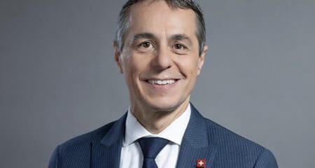 La Suisse reconnaît l’importance croissante de l’Afrique sur les plans politique et économique : d’ici à 2050, ce continent, qui compte actuellement 1,3 milliard d’habitants, concentrera plus de 25 % de la population du globe. Elle en reconnaît également la grande diversité, ainsi que les défis et opportunités qui en découlent. Dans certaines régions, une grande partie de la population est aux prises avec des problèmes tels que l’extrémisme violent et souffre des crises mondiales et du changement climatique. D’autres régions, en revanche, présentent un potentiel, de développement économique notamment. La stratégie pour l’Afrique 2025-2028 de la Suisse vise autant à saisir les occasions qu’à relever les défis qui se présentent.
