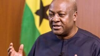 Ghana | John Dramani Mahama, attendu sur la baisse du coût de la vie Cette initiative intervient après l'échec de plusieurs tentatives, dont la plus récente, menée sous l'administration précédente, avait abouti à un accord avec Ashanti Airlines en 2022, mais qui est resté sans lendemain. Bien auparavant, des tractations avaient eu lieu avec Ethiopian Airlines et EgyptAir, mais toujours sans résultat. Depuis la disparition de Ghana Airways en 2004 et la débâcle de Ghana International Airlines en 2010, le pays n’a plus de pavillon national, sa connexion avec le reste du monde étant assurée par les compagnies européennes et du Golfe.