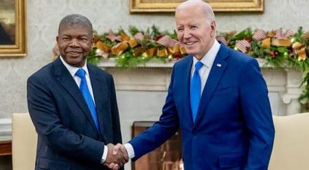 Le Président américain, qui cédera la place à Donald Trump le 20 janvier, est attendu à Luanda de lundi à mercredi. Le démocrate de 82 ans avait prévu de faire ce déplacement en octobre, avant de l'annuler en raison du passage d'un ouragan en Floride.