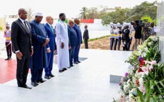 Appartenant au corps des tirailleurs sénégalais mais provenant en réalité de toute l'Afrique occidentale française, ils réclamaient le paiement de l'intégralité de leurs arriérés de soldes. Les orateurs ont souligné dimanche l'injustice infligée à des hommes qui avaient participé à la libération de la France et auxquels étaient déniés des droits reconnus à leurs camarades français. Leur "seul tort a été de réclamer le paiement de leurs indemnités", a dit le Président sénégalais. M. Faye a fustigé "l'omerta sur cet épisode tragique voulu et entretenu par l'autorité coloniale." Il a rappelé que de nombreuses zones d'ombre subsistent sur les circonstances du drame, le nombre de tirailleurs tués, leur identité, le lieu de leur inhumation.