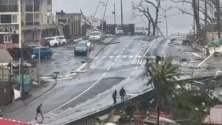 Environnement | Climat : l’ingrédient qui a amplifié les désastres naturels en 2024 2024, l'année la plus chaude jamais enregistrée, a connu des records de températures, aussi bien dans l'air qu'à la surface des mers, et cette chaleur a fourni un carburant pour renforcer les cyclones, les vagues de chaleur et d'autres phénomènes météorologiques extrêmes à travers le monde. Selon le réseau de scientifiques World Weather Attribution (WWA), référence dans l'analyse de l'influence du réchauffement climatique sur les désastres naturels, presque toutes les grandes catastrophes étudiées ces 12 derniers mois ont été exacerbées par les conséquences des émissions de gaz à effet de serre de l'humanité.