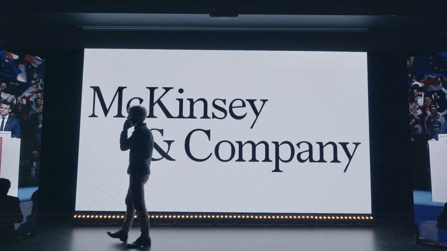 Entre 2012 et 2016, la «Firme» est accusée d’avoir versé des pots-de-vin à des fonctionnaires sud-africains pour obtenir des contrats de conseil lucratifs auprès d’entreprises publiques. Ces pratiques ont permis à McKinsey de générer des dizaines de millions de dollars de bénéfices grâce à des contrats obtenus frauduleusement, selon les autorités américaines.