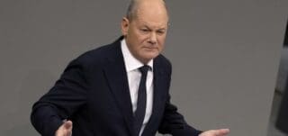 Allemagne | Le Chancelier Scholz reproche à Elon Musk d’essayer « d’influencer » les élections anticipées "Musk renforce ceux qui affaiblissent l'Europe. Une Europe faible est dans l'intérêt de ceux pour qui la réglementation constitue une limite inappropriée à leur pouvoir", affirme le candidat des Verts à la chancellerie.