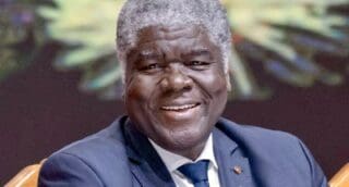 Avec l’appui du Groupe de la Banque mondiale, la Côte d’Ivoire va procéder à un échange de créances contre des programmes de développement, une opération destinée à améliorer le profil de la dette du pays et à générer d’importantes économies budgétaires. Les économies réalisées en remplaçant une dette coûteuse par un financement moins onéreux contribueront à améliorer l’éducation dans tout le pays. Il s’agit de la première initiative de ce type soutenue par le Groupe de la Banque mondiale.