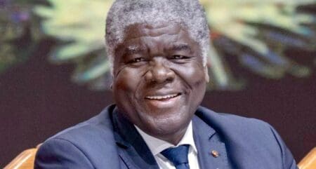 Avec l’appui du Groupe de la Banque mondiale, la Côte d’Ivoire va procéder à un échange de créances contre des programmes de développement, une opération destinée à améliorer le profil de la dette du pays et à générer d’importantes économies budgétaires. Les économies réalisées en remplaçant une dette coûteuse par un financement moins onéreux contribueront à améliorer l’éducation dans tout le pays. Il s’agit de la première initiative de ce type soutenue par le Groupe de la Banque mondiale.