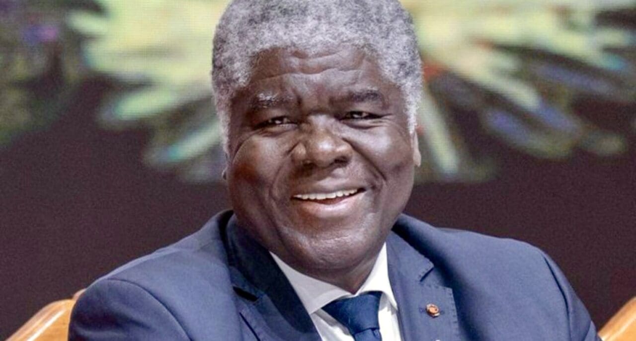 Côte d’Ivoire | Banque mondiale : créances contre programmes de développement pour investir dans l’éducation Avec l’appui du Groupe de la Banque mondiale, la Côte d’Ivoire va procéder à un échange de créances contre des programmes de développement, une opération destinée à améliorer le profil de la dette du pays et à générer d’importantes économies budgétaires. Les économies réalisées en remplaçant une dette coûteuse par un financement moins onéreux contribueront à améliorer l’éducation dans tout le pays. Il s’agit de la première initiative de ce type soutenue par le Groupe de la Banque mondiale.