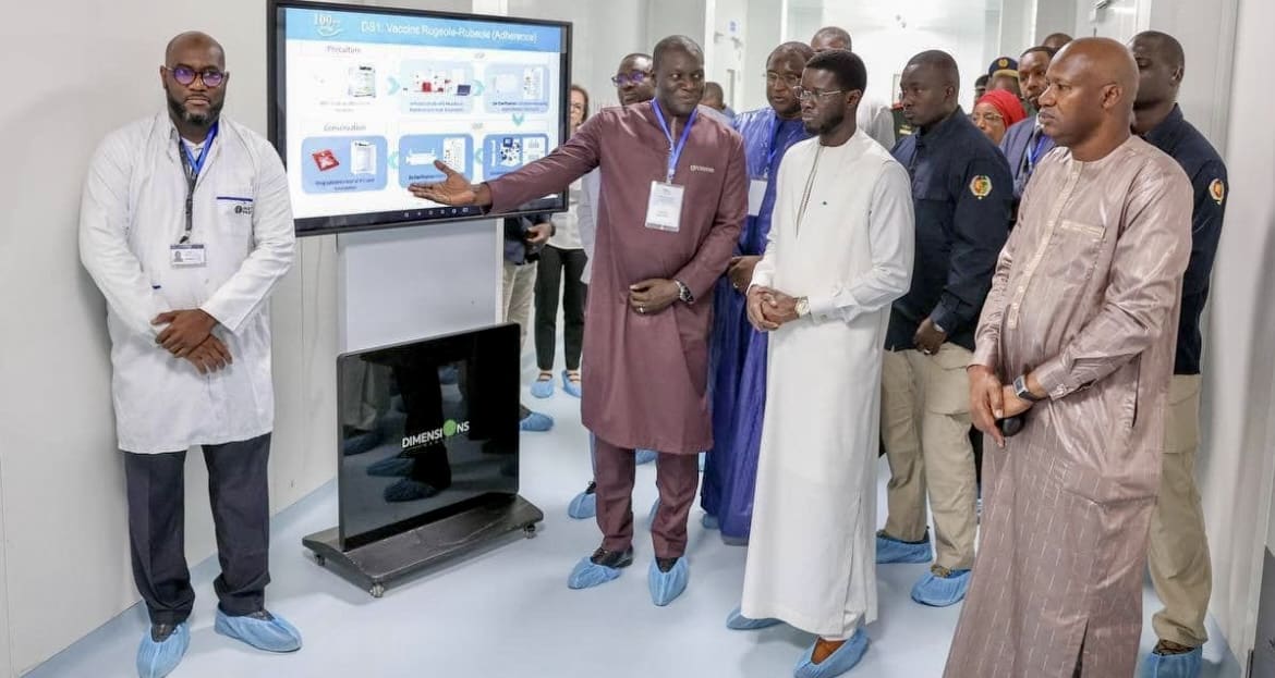 Sénégal | Accès aux vaccins en Afrique : financement conjoint de 45 millions de dollars à l’Institut Pasteur de Dakar L'accord, qui vise à promouvoir la commercialisation et l’accès aux vaccins en Afrique, a été paraphé par les parties concernées à l’occasion d’une visite du président du Sénégal, Bassirou Diomaye Faye, au vaccinopole de Diamniadio, située à une trentaine de kilomètres de Dakar.