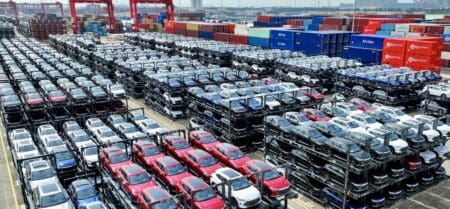 Véhicules électriques | Jackpot ou nouvelle malédiction pour l’Afrique ? Les prévisions de l’AIE sur le marché mondial des batteries électriques ouvrent un boulevard pour les minerais comme le lithium, le cobalt et le graphite. Ces minéraux jouent un rôle clé dans la fabrication des batteries et sont largement présents sur le continent africain. Si pour le moment, leurs cours traversent une zone de turbulence, ils devraient se redresser rapidement selon les experts.