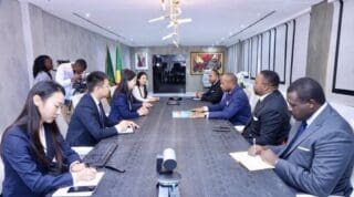 «Ce vendredi 10 janvier 2025, j’ai reçu une délégation de la société chinoise Qinghai, leader en production d’engrais chimiques en Chine et en Asie, avec une capacité annuelle de 5 millions de tonnes. Elle est venue me présenter son projet de construction d’une usine de production de fertilisants agricoles sur notre sol, a écrit sur son compte X Denis Christel Sassou Nguesso, ministre de la Coopération internationale et de la promotion du partenariat public-privé.