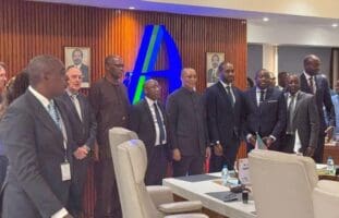 Ce projet ambitieux prévoit la construction d'un nouveau quai de 250 mètres linéaires, appelé Quai 17, l'aménagement de 7,9 hectares de terre-plein, la création d'un poste Roll-on/Roll-off (RORO) et l'extension de 1 200 mètres des voies pour portiques automatisés sur pneus. L'objectif principal est d'accroître les capacités opérationnelles du terminal, réduisant ainsi les délais de traitement des navires et de manutention des marchandises.  