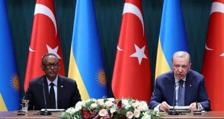 «Nous espérons que le conflit avec la République démocratique du Congo sera résolu par des moyens pacifiques. Nous soutenons de tout cœur les négociations directes sous la médiation de l'Angola. En tant que Turquie, nous sommes prêts à apporter tout type de soutien à la solution de cette question, ce qui contribuera à la stabilité et à la paix dans la région des Grands Lacs, si les deux parties le souhaitent », indique à Ankara le 23 janvier, dans son discours d’accueil du Président Paul Kagame du Rwanda, le leader turc Recep Tayyip Erdogan.