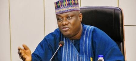 Le projet de mise en place d’une compagnie aérienne nationale nigériane reste d’actualité, comme l’a révélé Ibrahim Abubakar Kana, secrétaire permanent du ministère de l’Aviation et du Développement aérospatial, dans une interview à la presse locale. Il a précisé avoir reçu des instructions du président Bola Ahmed Tinubu pour mener ce projet à terme dans un délai raisonnable.