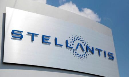Maroc | Le groupe Stellantis a finalisé l’acquisition de Sopriam Depuis son QG basé aux Pays-Bas, le constructeur automobile Stellantis NV, a annoncé lundi 13 janvier, avoir finalisé l’acquisition de la Société de promotion industrielle automobile au Maroc (Sopriam), ancienne filiale du groupe Al Mada. Née de la fusion entre les groupes français PSA et italo-américain Fiat Chrysler, cette entreprise a ainsi acquis les 49% restants de Sopriam. Le montant de la transaction n’a pas été communiqué.