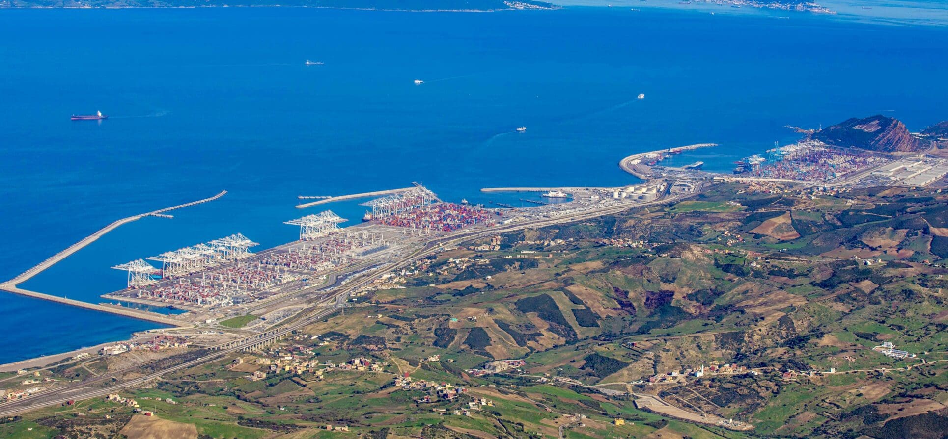 Ce résultat a été obtenu également grâce au renforcement de certaines installations, la mise en service de nouveaux équipements et à l’optimisation des escales maritimes permettant de réduire les temps d’attente et de manœuvre. Explique la même source.
