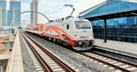 Le projet financé par la Banque africaine de développement (BAD) porte sur une ligne de 282 km entre la ville d’Uvinza en Tanzanie et de Musongati, au Burundi. Selon l’échéancier, les travaux devraient être achevés dans un délai de six ans, incluant une période d'examen de 12 mois. «Cet accord fait partie de la deuxième phase de développement du chemin de fer tanzanien. Cette mise à niveau couvre désormais 3 des 4 tronçons qui va de Tabora à Kigoma et ses embranchements, la première  s’étendant de Dar es Salaam à Mwanza», déclare le Ceo de Tanzania Railway, Masanja Kadogosa.