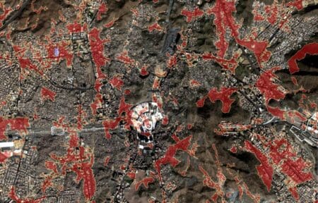 En exploitant les données satellitaires et l’analyse prédictive, cette innovation redéfinit la manière dont les catastrophes naturelles sont surveillées et anticipées. Les inondations figurent parmi les catastrophes naturelles les plus coûteuses et destructrices, causant des dommages importants aux infrastructures, des pertes humaines et des dégradations environnementales. La nouvelle solution de Triggers Reports permet aux gouvernements, entreprises et ONG de mieux se préparer et d’agir rapidement grâce à des outils adaptés à la prévention et à la gestion des crises.  