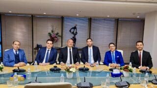 Sanlam Maroc et Dislog Group annoncent une prise de participation minoritaire non contrôlante de la filiale de l’assureur sud -africain dans l’actionnariat de Dislog Group. L’investissement de Sanlam Maroc, d’un montant de 150 millions de dirhams, permettra à Dislog Group de renforcer son pôle santé et de poursuivre son programme de développement par croissance externe (M&A) dans les secteurs de la pharmacie et des dispositifs médicaux.