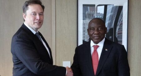 "Nous avons manifesté notre préoccupation par rapport à la désinformation que nous avons perçue dans l'annonce du Président Trump mais aussi dans sa propre réponse (celle de Musk, ndlr) à notre déclaration", a précisé le porte-parole Vincent Magwenya, interrogé sur le contenu d'un échange lundi 3 février entre Cyril Ramaphosa et Elon Musk, membre de l'équipe Trump et natif de Pretoria, la capitale sud-africaine