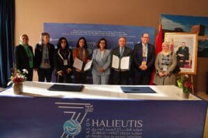 L’accord inclut également des actions visant à encourager et favoriser le regroupement des femmes pêcheurs en coopératives, groupements d’intérêt économique ou réseaux. Cette structuration leur permettra de mutualiser les ressources, de réduire les coûts et de renforcer leur pouvoir de négociation. Par ailleurs, les coopératives bénéficieront d’équipements technologiques modernes, leur donnant les moyens d’adopter des pratiques durables et de devenir des agentes économiques clés dans leurs territoires.