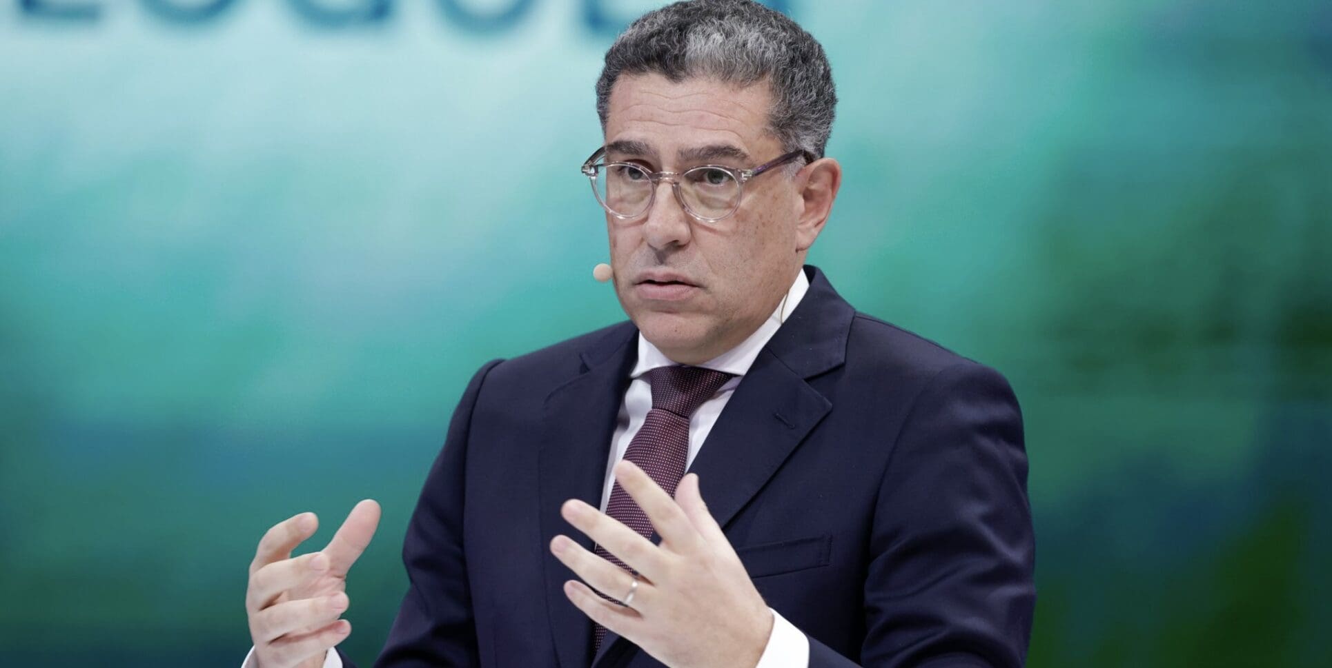 L’Océan Atlantique |Une nouvelle frontière pour la coopération mondiale et la croissance en Afrique (Karim El Aynaoui) "L’océan Atlantique peut servir de base pour des partenariats tournés vers l’intégration à travers l’investissement et les échanges commerciaux entre les pays riverains, atténuant et inversant ainsi partiellement la fragmentation observée à l’échelle mondiale", explique M. El Aynaoui dans une analyse publiée par la Brookings Institution, un think-tank américain basé à Washington spécialisé dans la recherche dans les domaines politique, économique et d’affaires étrangères.