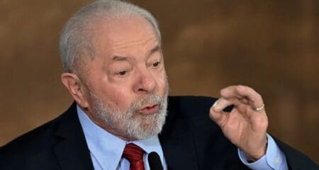 «Trump a été élu pour gouverner les États-Unis, pas pour gouverner le monde», a insisté Lula. Ces propos interviennent en pleine tension entre Donald Trump et son homologue ukrainien Volodymyr Zelensky, sur fond de discussions américano-russes.