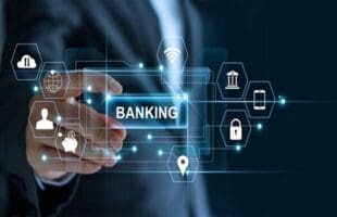 L’inclusion financière et la digitalisation s’imposent comme des moteurs clés de cette croissance, tandis que les banques et assurances adoptent une posture plus prudente, précise le Baromètre, fruit d’une collaboration entre Deloitte et l’Africa Financial Summit (AFIS). L’édition 2024 met en lumière l’accélération des chantiers de transformation digitale, avec 36% des projets cloud déjà matures et une forte adoption des partenariats technologiques (84%). Toutefois, un décalage persiste entre l’avancée technologique et le développement des compétences, avec seulement 2% de maturité dans les compétences digitales, relève la même source.